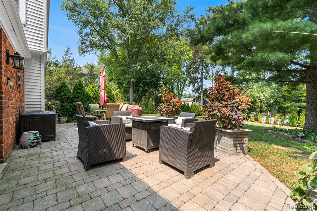 main property photo 34