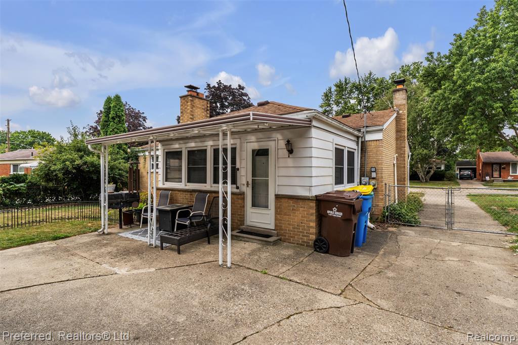main property photo 44