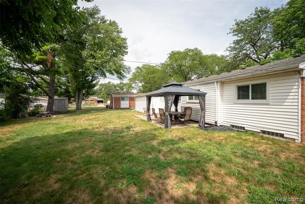 main property photo 22