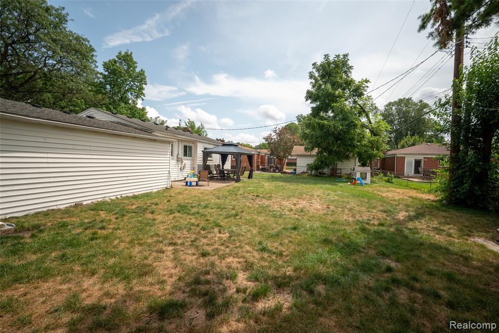 main property photo 23