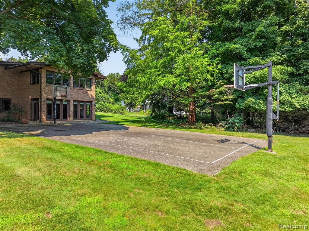 main property photo 59