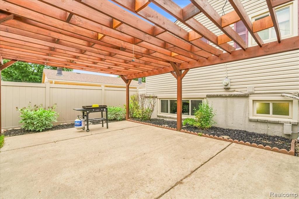 main property photo 11