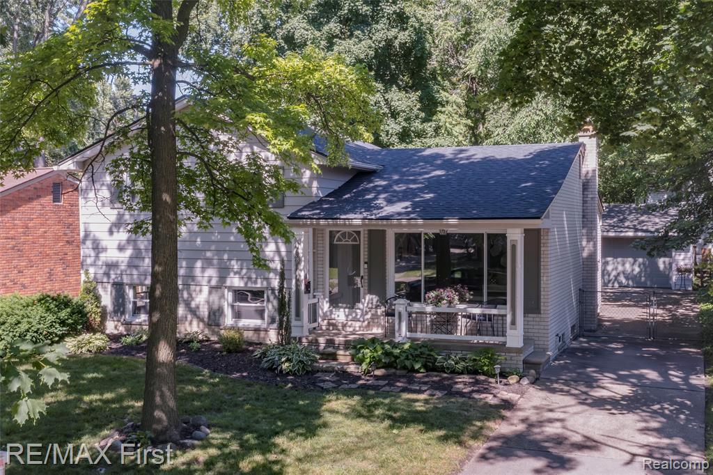 main property photo 32