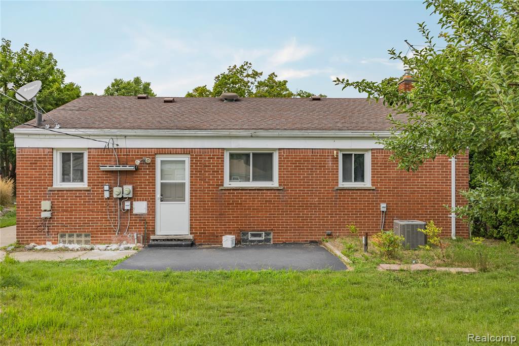 main property photo 41