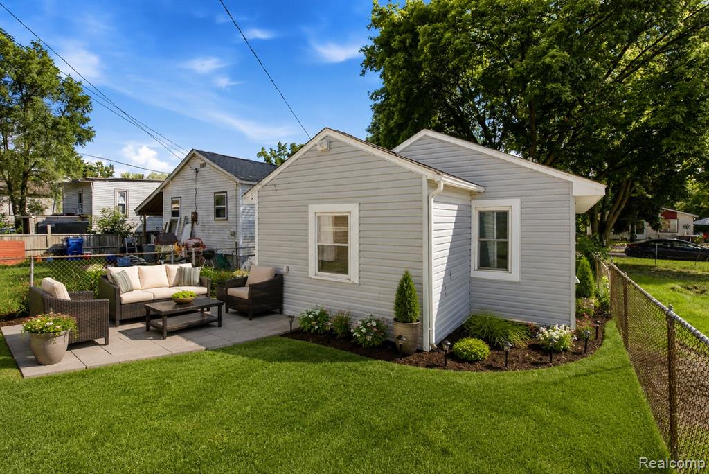 main property photo 27