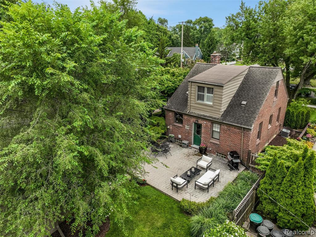 main property photo 30