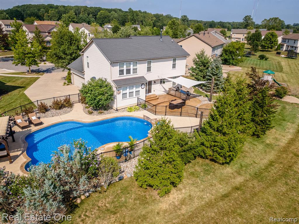 main property photo 50