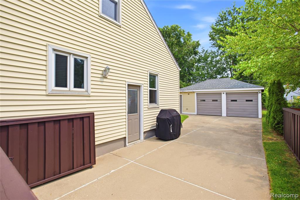 main property photo 39