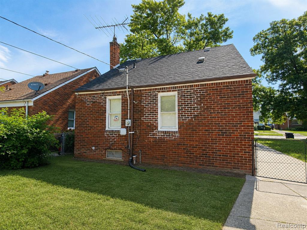 main property photo 17