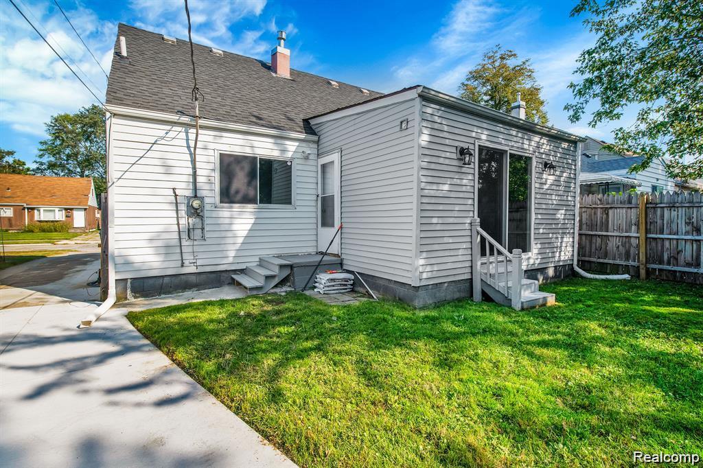 main property photo 17