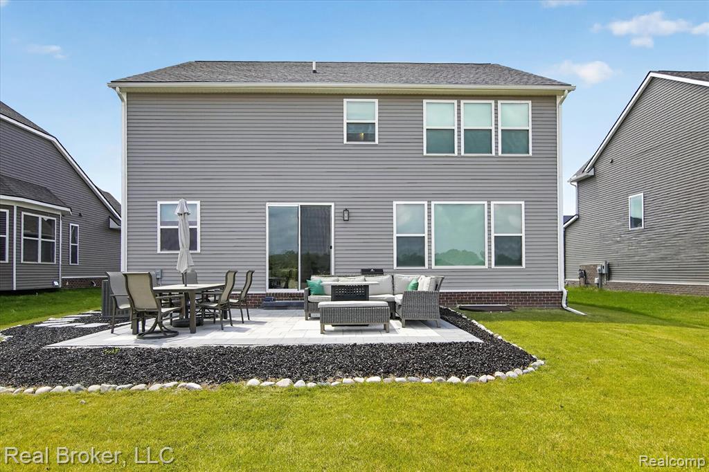 main property photo 45