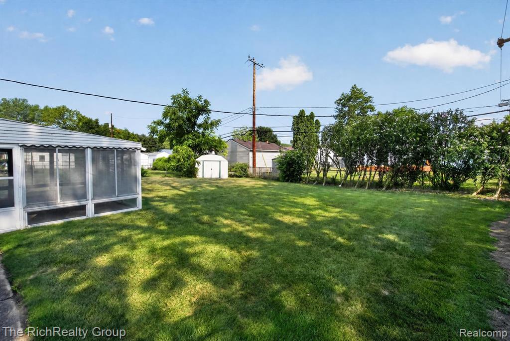 main property photo 40