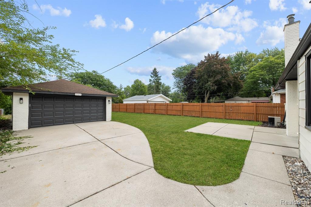 main property photo 23