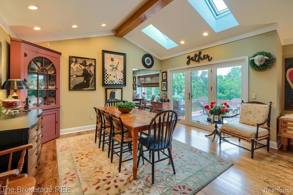 main property photo 28