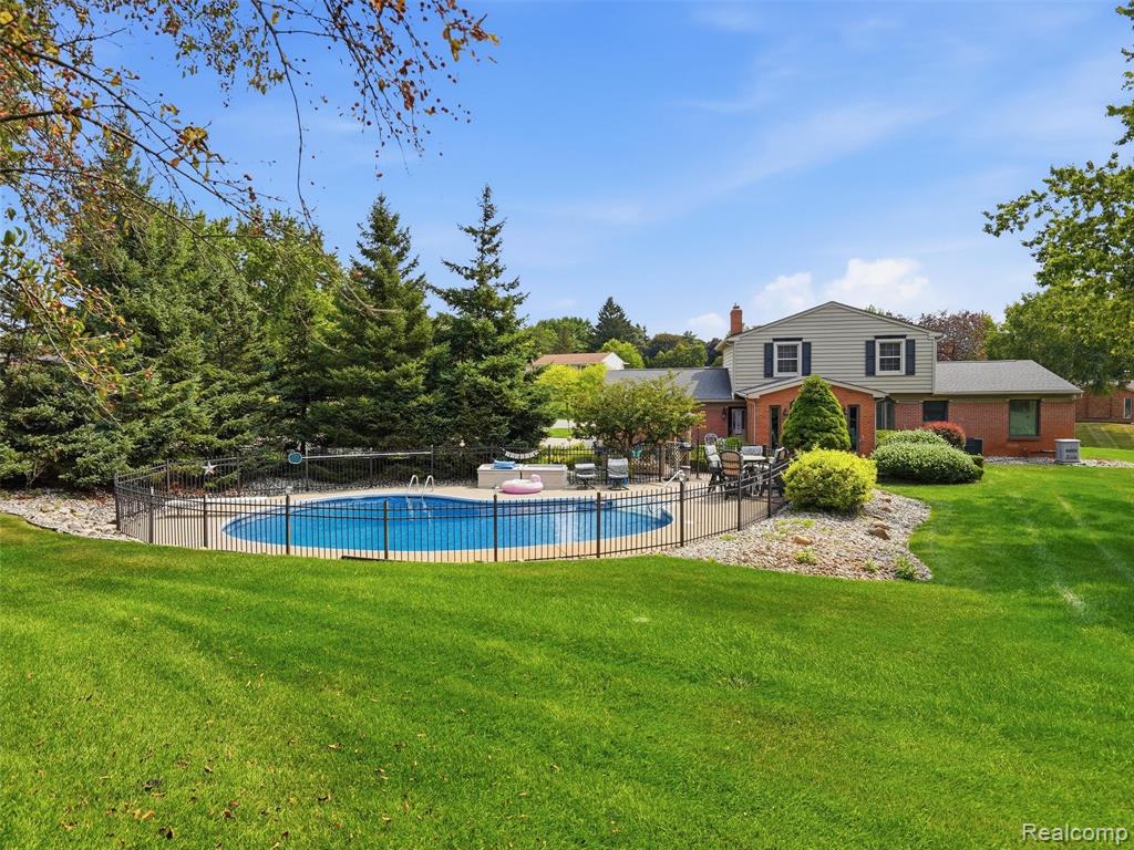 main property photo 8