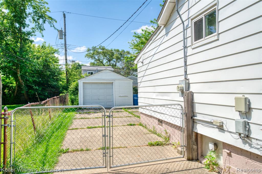 main property photo 18