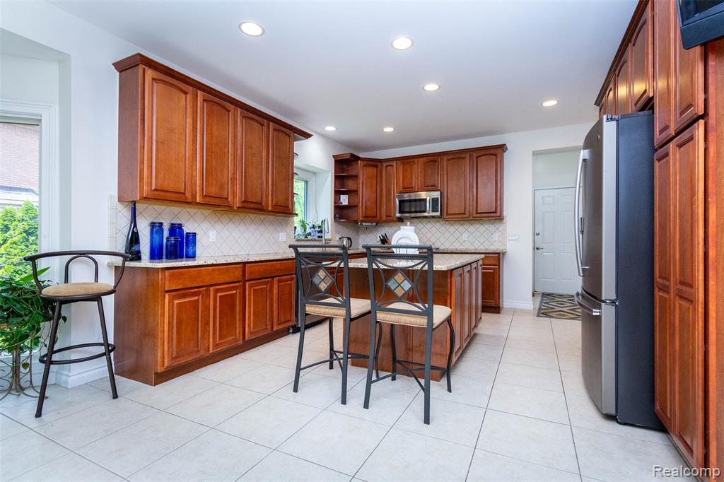 main property photo 16