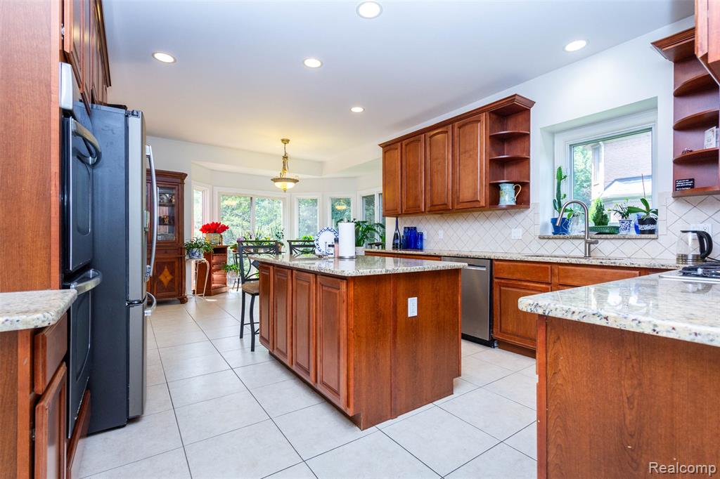 main property photo 17