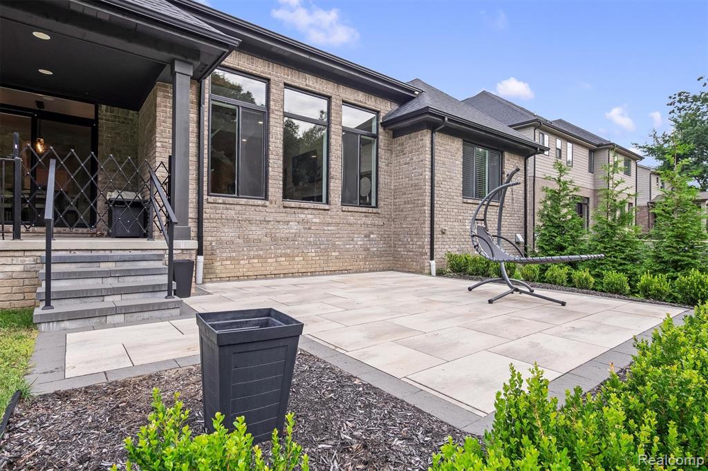 main property photo 37