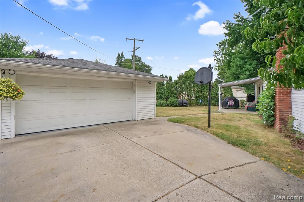 main property photo 20