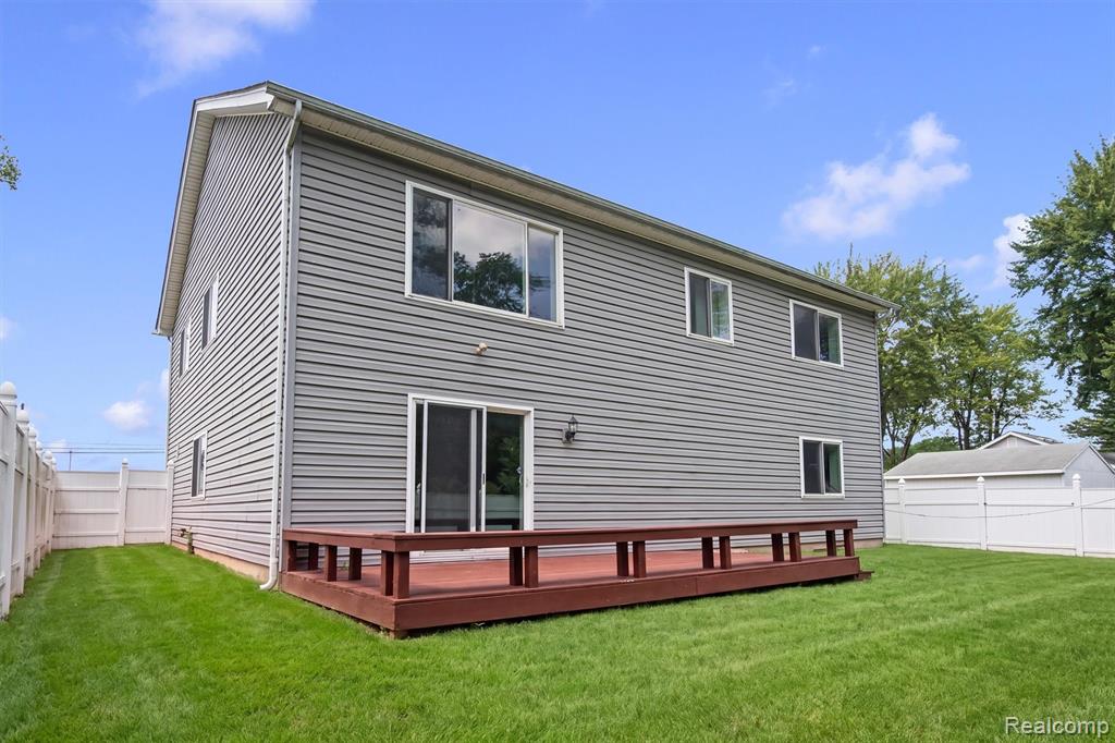 main property photo 30