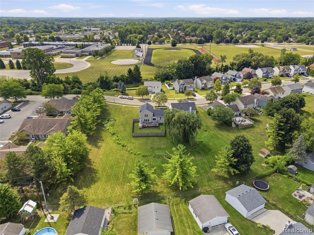 main property photo 28