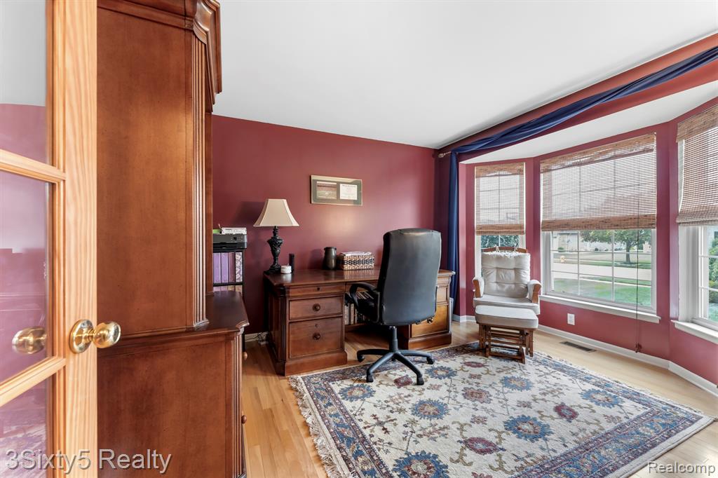 main property photo 11
