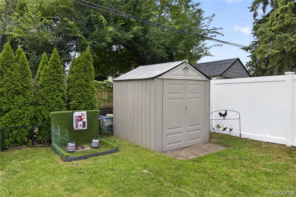 main property photo 59