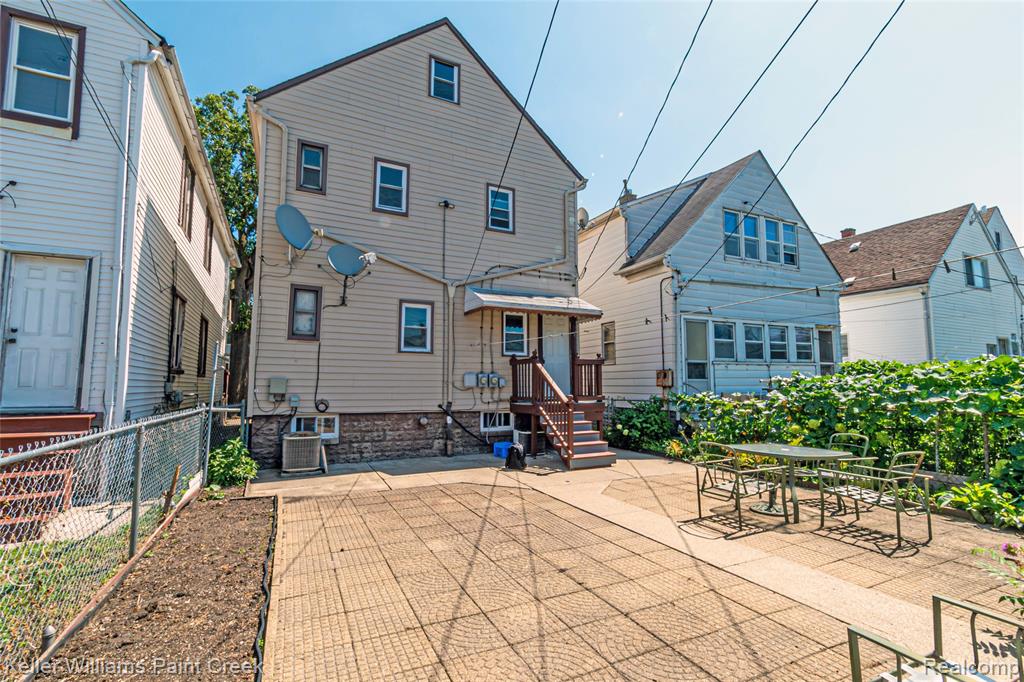 main property photo 6