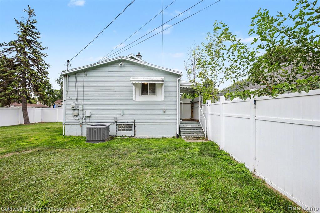 main property photo 16