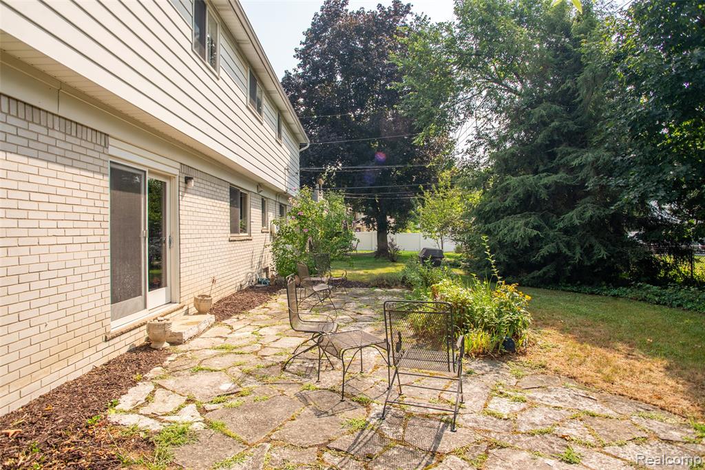 main property photo 31