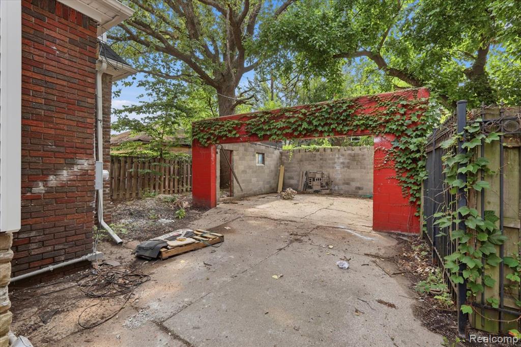 main property photo 35