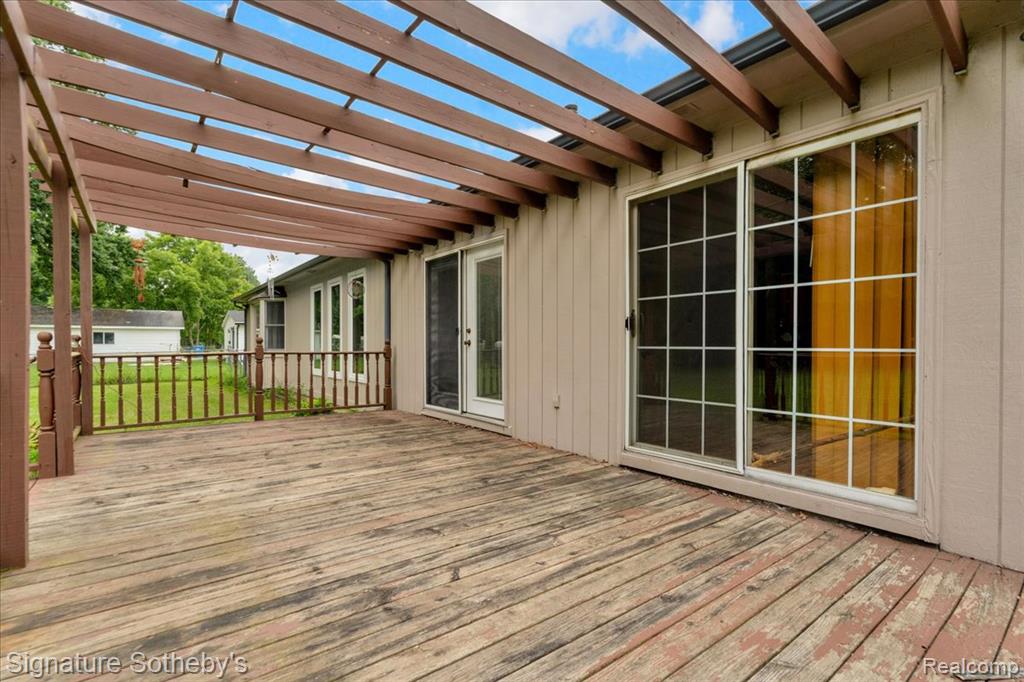 main property photo 28