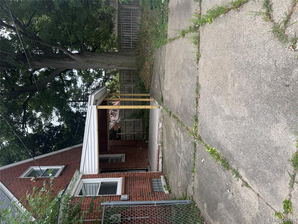 main property photo 27