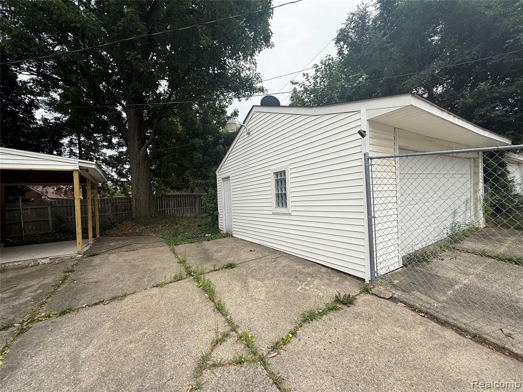 main property photo 28
