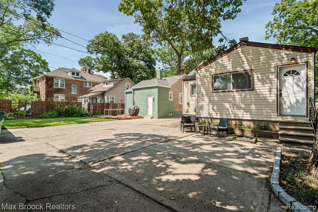 main property photo 36