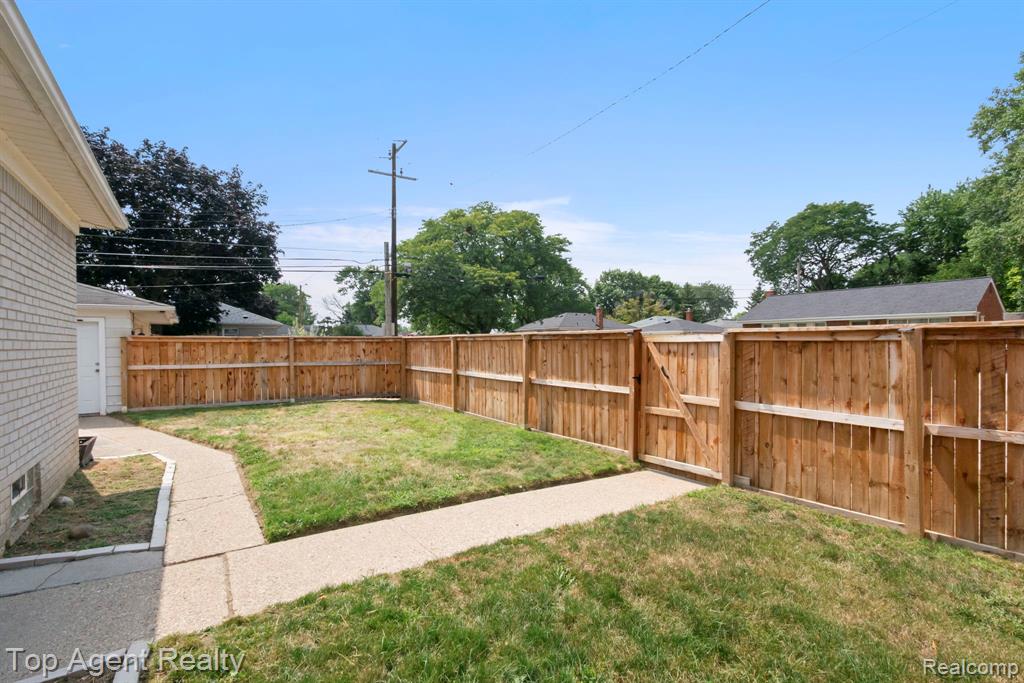 main property photo 31
