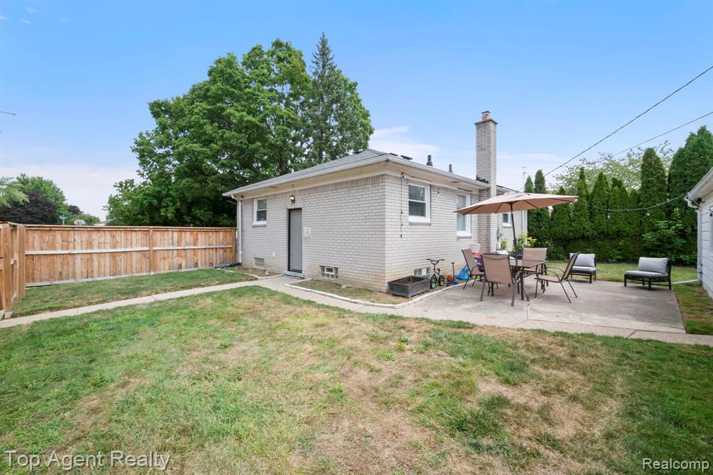 main property photo 32