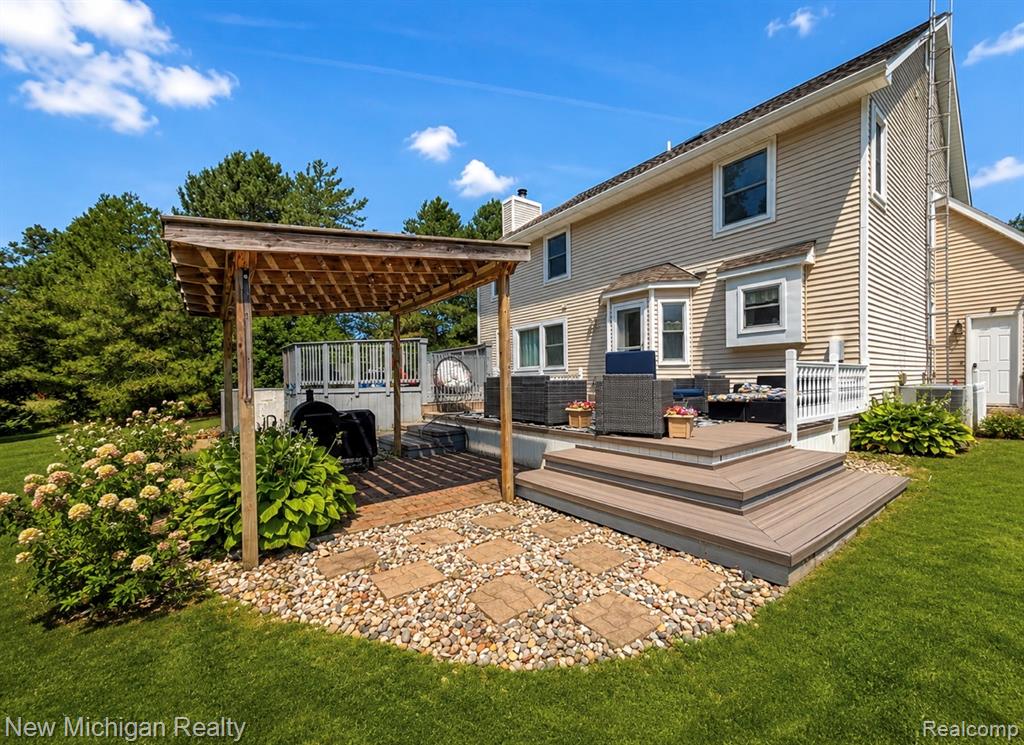 main property photo 18