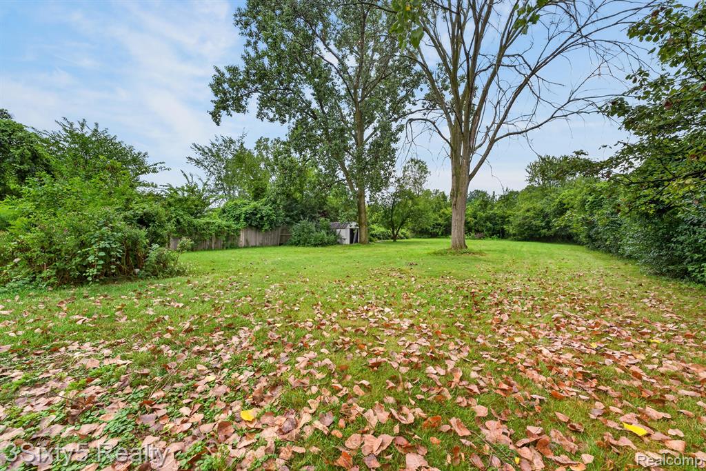 main property photo 30