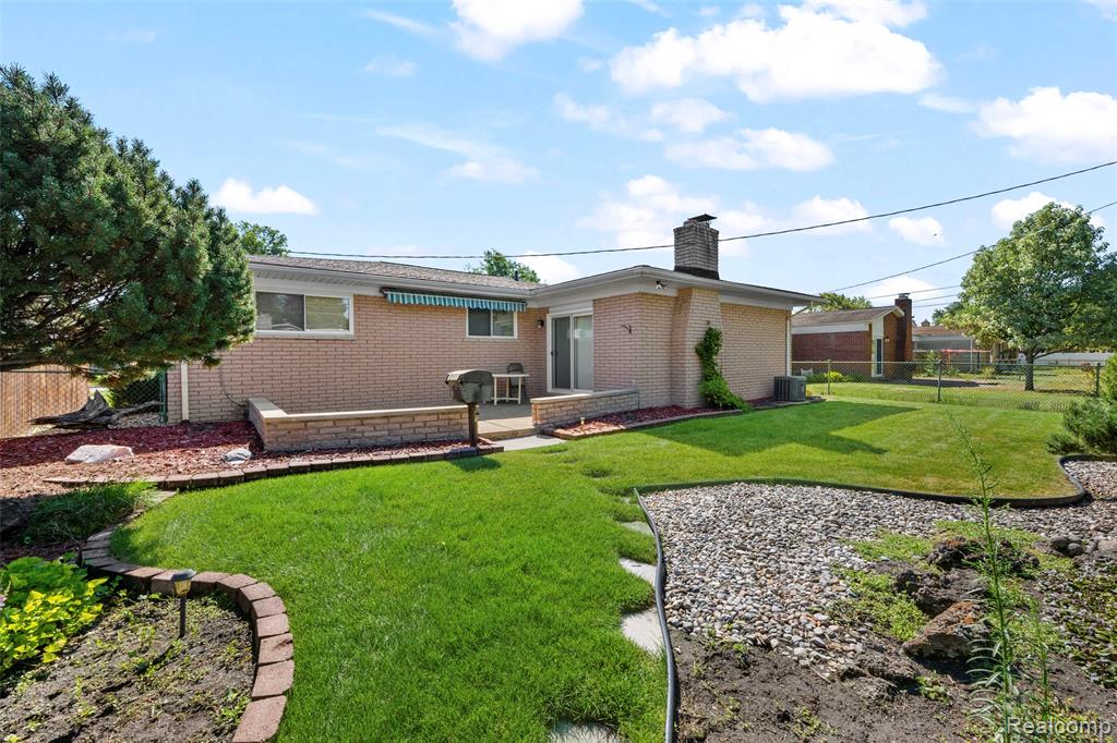 main property photo 8