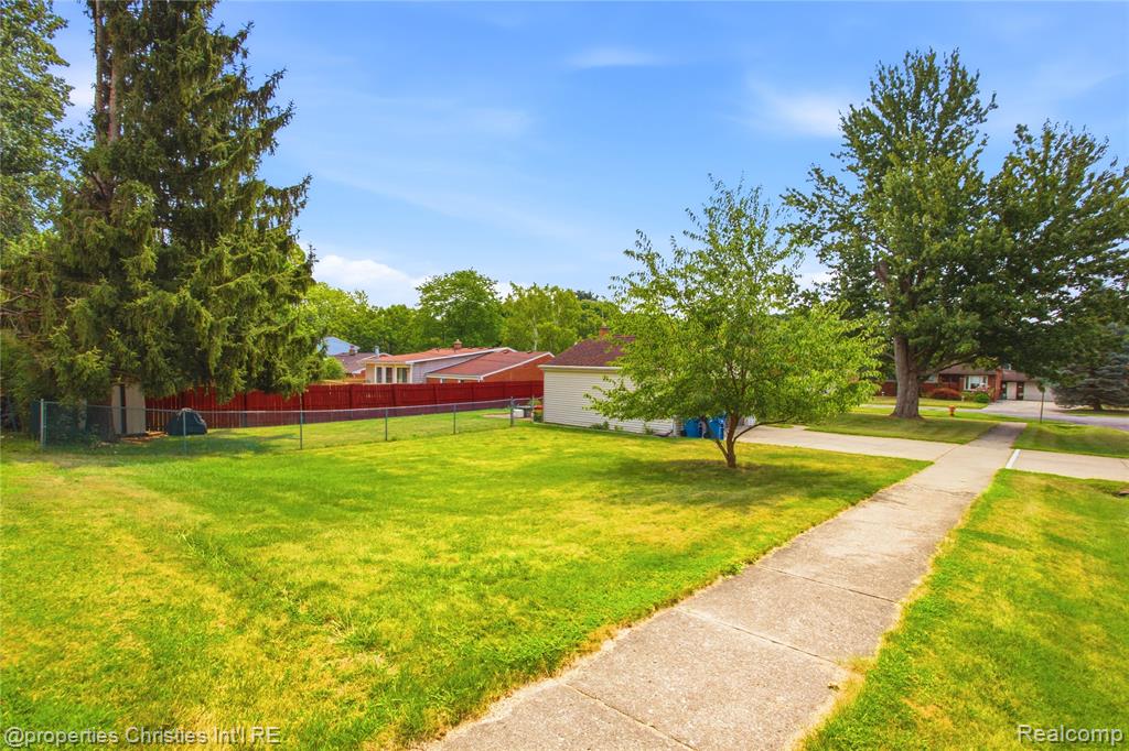 main property photo 34