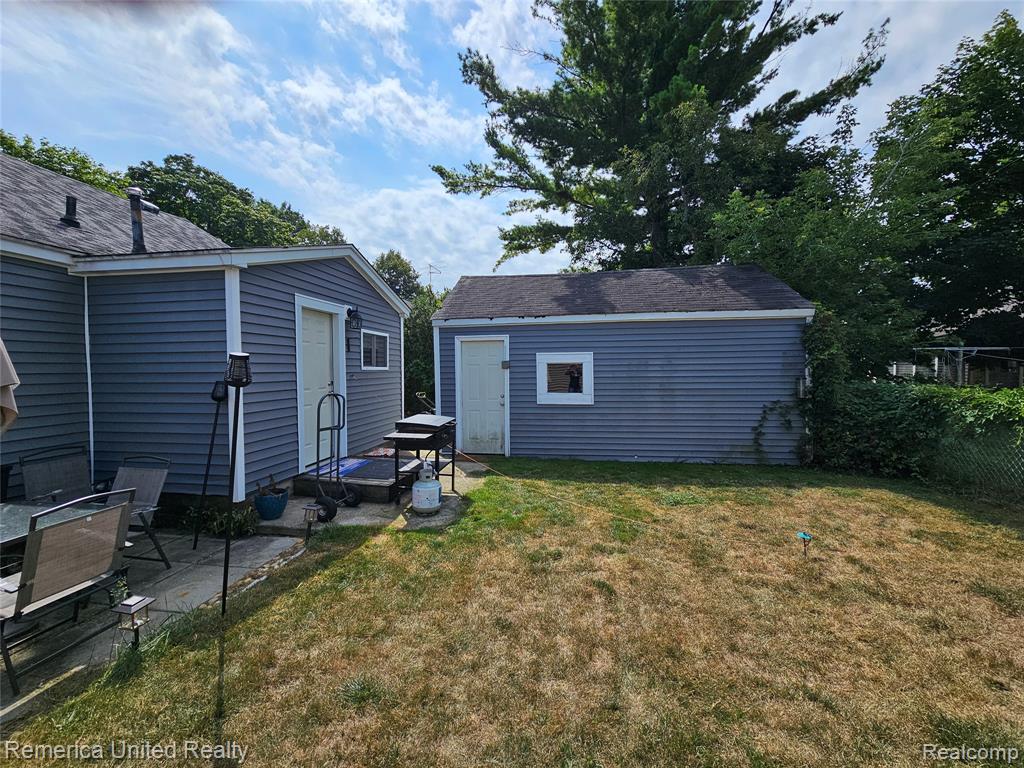 main property photo 9