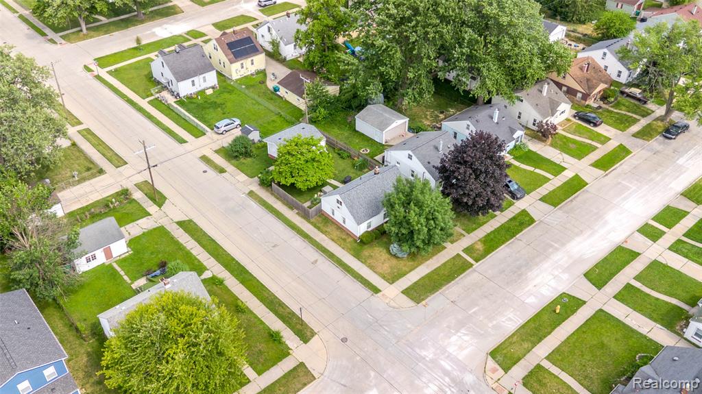 main property photo 28
