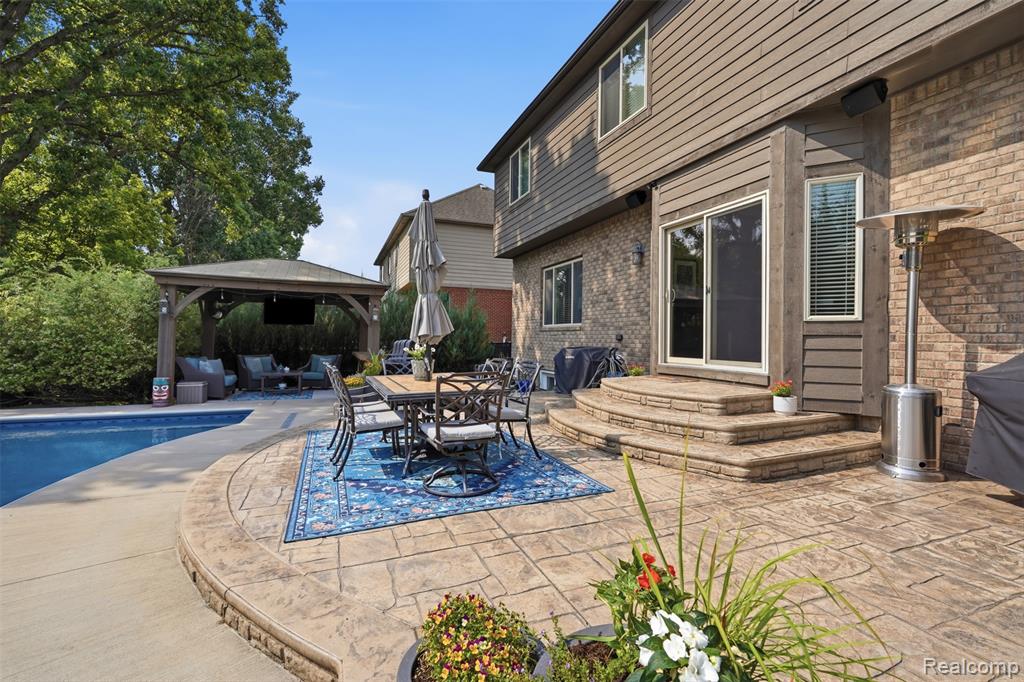 main property photo 40