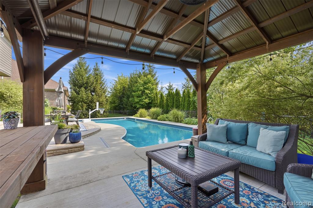 main property photo 50