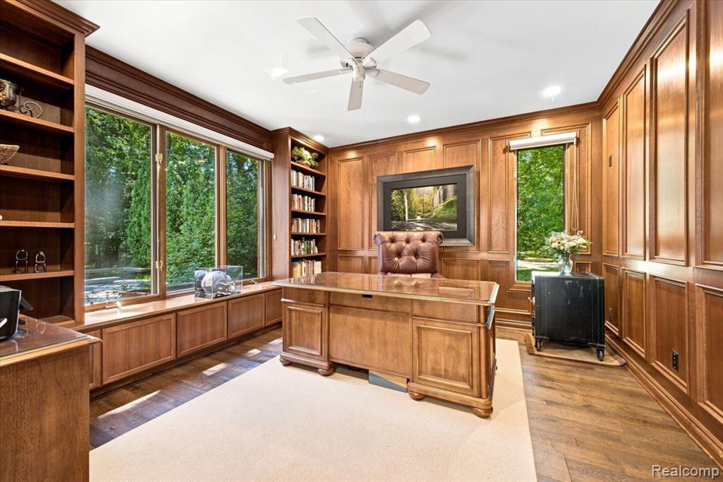main property photo 28