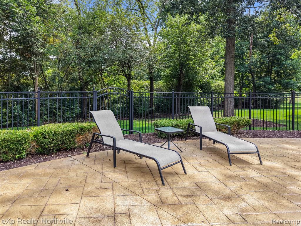 main property photo 77