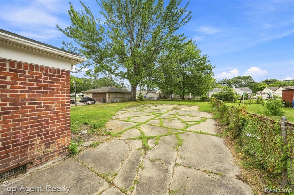 main property photo 19