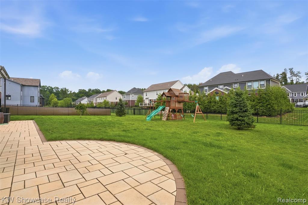 main property photo 9